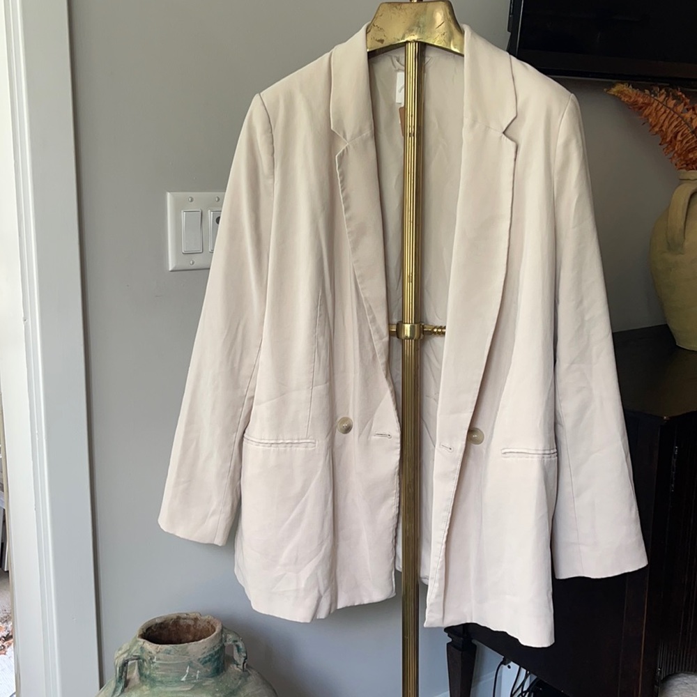 HM neutral blazer